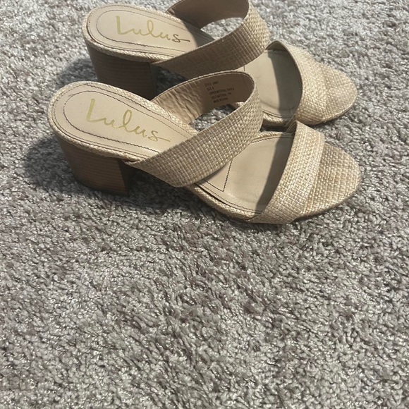 Cute, raffia block heel sandals from Lulus. Size 6 - Picture 3 of 6